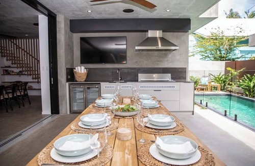 Port Douglas Villa | Luxurious & modern villa, walking distance to the main street and Four Mile Beach. Absolute Bliss!
