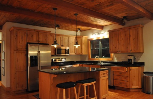 Ludlow Cabin | Luxurious Mountain Cabin near Okemo with High-End Modern Amenities for up to 12