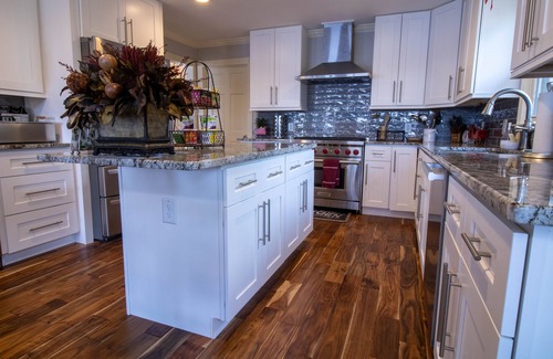 Buford House | Luxurious Oasis over Lake Lanier Islands & Margaritaville! Hot Tub! Boat Dock!