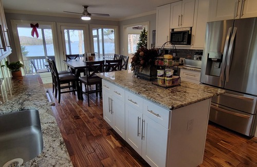 Buford House | Luxurious Oasis over Lake Lanier Islands & Margaritaville! Hot Tub! Boat Dock!