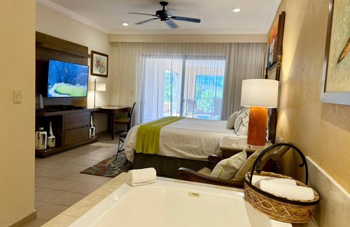 Loreto Resort | Luxurious ocean front 2 bedroom suite in Loreto