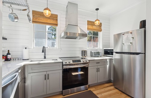 Cannonborough Elliotborough House | Luxurious Private Suites in Downtown Charleston