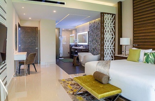 Playa Mujeres Resort | Luxurious Resort 3 Bedroom Penthouse Loft; Beach & Ferry access to Isla Mujeres