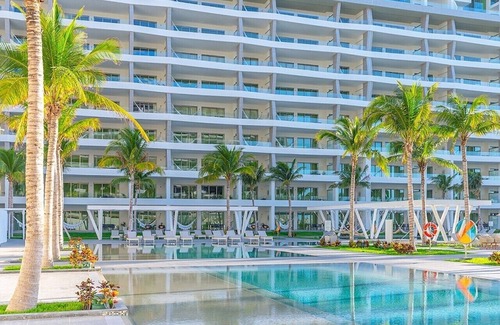 Playa Mujeres Resort | Luxurious Resort 3 Bedroom Penthouse Loft; Beach & Ferry access to Isla Mujeres