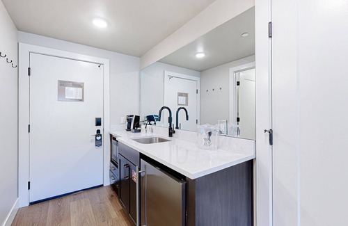 Park City Apartment | Luxurious resort studio with pool, hot tub, ski shuttle + rolling foothill views