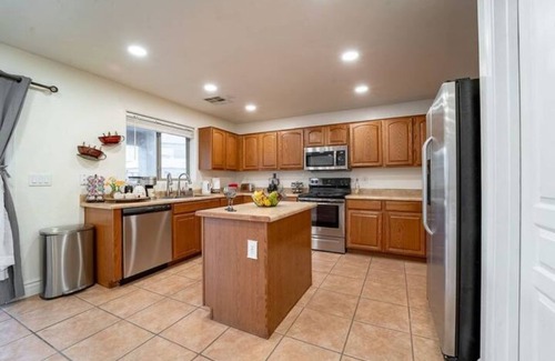 Casa Grande House | Luxurious Retreat. HTD Pool & Outdoor Fun!