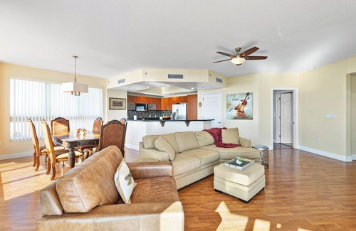 Kingston Condo | Luxurious Riverfront Condo w/Stunning Views, Pools, Fitness & 24/7 Security