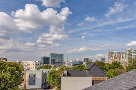 Edgehill House | Luxurious Rooftop Home in Nashville