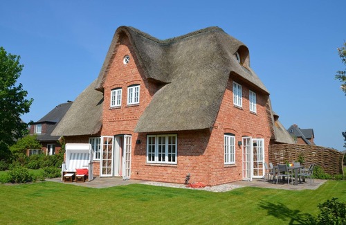 Großmorsum House | Luxurious semi-detached house with spacious garden! The modern furnishings and the