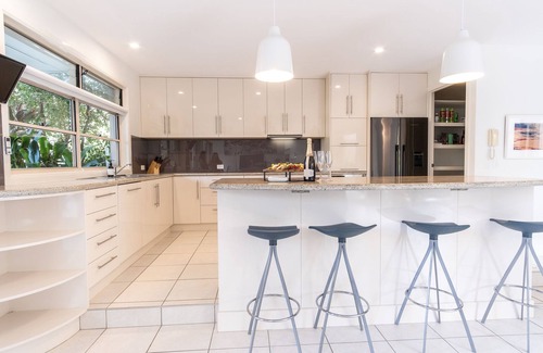 Mount Coolum House | Luxurious & Spacious Mt Coolum Lakeside Home