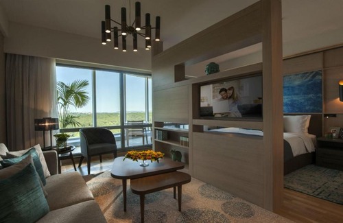 Maslak Apartment | Luxurious Studio with Shared Pool and Refreshing View in Maslak