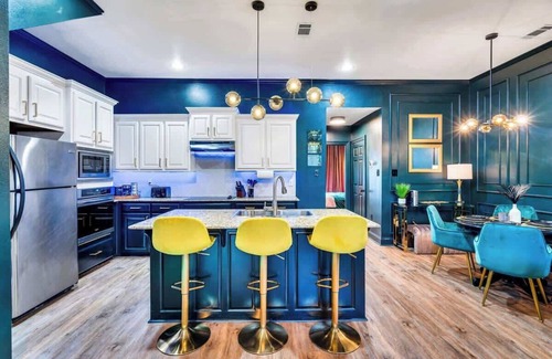 South Baton Rouge House | Luxurious Townhome Near LSU | Modern & Chic Stay