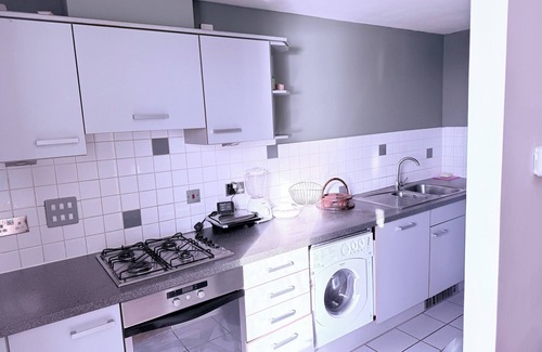 Royal Docks Apartment | Luxurious two bedroom with en-suite bathroom with a running machine included.