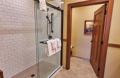 Ridgedale Resort | Luxurious units at The Cliffs at Long Creek!