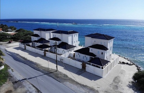 Savaneta House | Luxurious Villa Fillipe 1 Brand New! Sea View: Spacious, Private Pool & AC