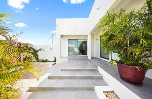 Koyari Apartment | Luxurious villa in Noord, Aruba