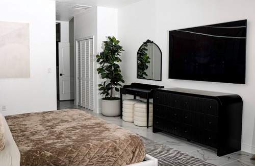 Englewood East House | Luxurious Villa