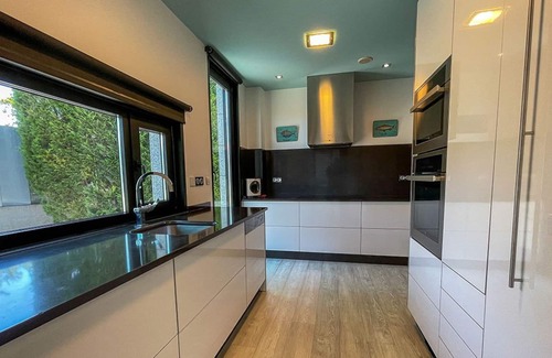 Sanxenxo Villa | Luxurious villa with sea views and heated pool in Sanxenxo.