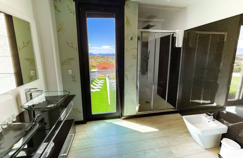Sanxenxo Villa | Luxurious villa with sea views and heated pool in Sanxenxo.