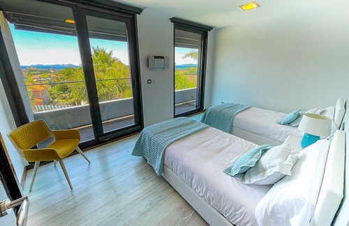 Sanxenxo Villa | Luxurious villa with sea views and heated pool in Sanxenxo.