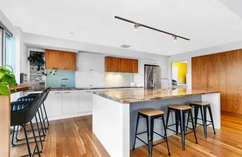 Pelican Waters House | Luxurious Waterfront 5Brm Canal Home Caloundra