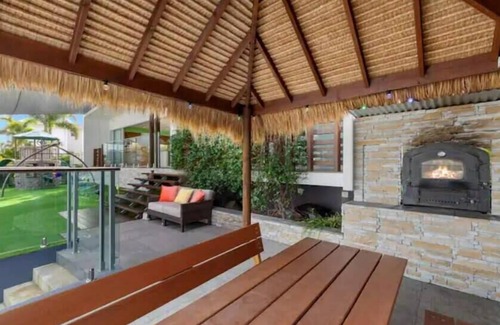 Pelican Waters House | Luxurious Waterfront 5Brm Canal Home Caloundra