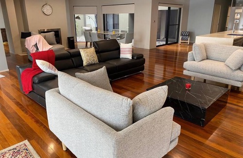 Coal Point House | Luxurious Waterfront with Jetty and Boatshed