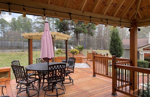 Evans House | Luxurius 5 bedroom/5 bath home perfect for entertaining and great for Masters