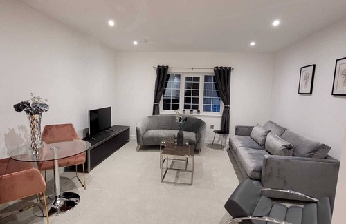 Wainscot Apartment | Luxury 1 Bed Apartment In The Heart Of Rochester
