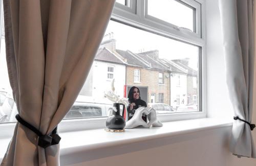 Bromley Common and Keston Apartment | Luxury 1 Bed Apartment Bromley
