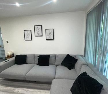 Grove Park Apartment | Luxury 1 bedroom apartment Bromley