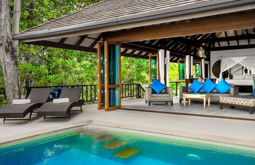 Nuea Khlong Villa | Luxury 1 bedroom Pool Villa Baan Si Fah !!