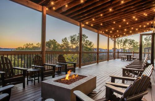 Sevierville House | Luxury 12-Bedroom Cabin with Indoor Pool, Hot tub & Movie Theater, Sleeps 36