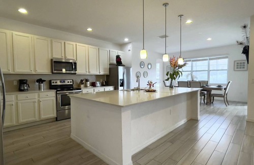 Loughman House | Luxury 13 Bedroom Disney Villa Pool SPA Game Room WI-FI 13 Villa by RedAwning