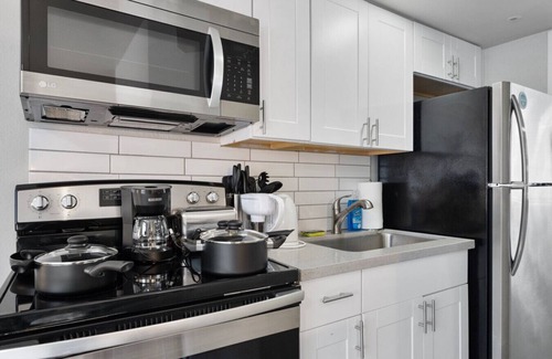 Peaceful Valley Apartment | Luxury 1B1B Oldtown Scottsdale Free Parking