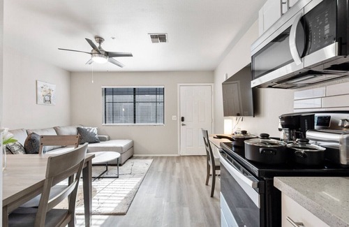 Peaceful Valley Apartment | Luxury 1B1B Oldtown Scottsdale Free Parking