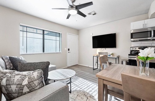Peaceful Valley Apartment | Luxury 1B1B Oldtown Scottsdale Free Parking
