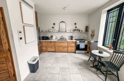Society Hill Apartment | Luxury 1BD | 1 Bed | South St