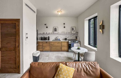 Society Hill Apartment | Luxury 1BD | 1 Bed | South St