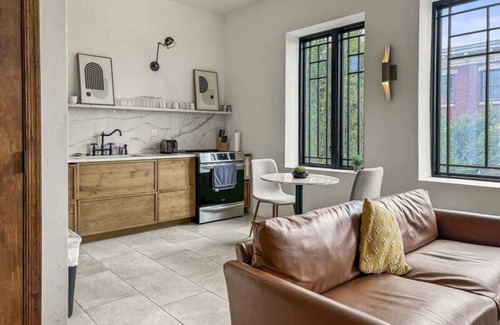 Society Hill Apartment | Luxury 1BD | 1 Bed | South St