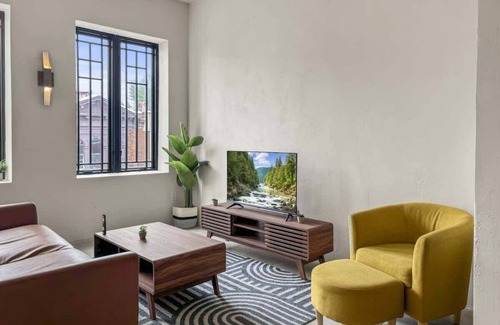 Society Hill Apartment | Luxury 1BD | 1 Bed | South St