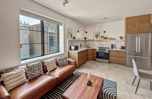 Society Hill Apartment | Luxury 1BD | 1 Bed | South St