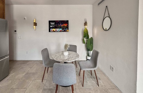 Society Hill Apartment | Luxury 1BD | 1 Bed | South St