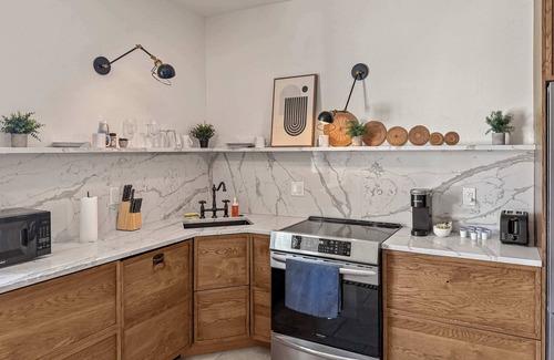 Society Hill Apartment | Luxury 1BD | 1 Bed | South St