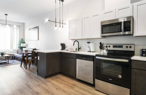 Elizabeth Apartment | Luxury 1BR 30 Mins to Manhattan Evonify