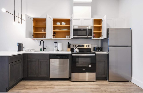 Elizabeth Apartment | Luxury 1BR 30 Mins to Manhattan Evonify