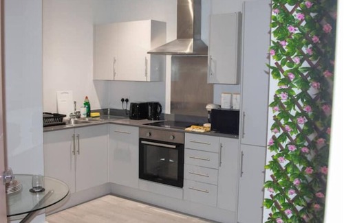 Harlington Apartment | Luxury 1BR Flat Near Heathrow Airport