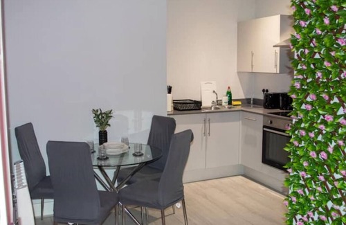 Harlington Apartment | Luxury 1BR Flat Near Heathrow Airport