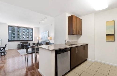 Hudson Exchange Apartment | Luxury 1BR | Full Kitchen | Steps from PATH | by GLS