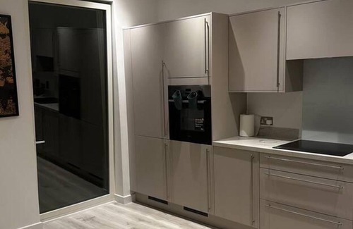 Thames Apartment | Luxury 2-bed Apartment in Barking